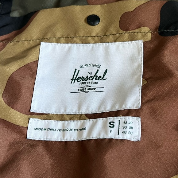 Herschel WindBreaker - Picture 2 of 3
